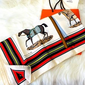 ‼️SALE‼️💯 Authentic Vintage Hermes Silk Shawl - Courvertures et Tenues de Jour
